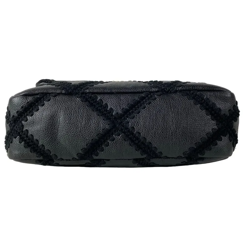 Chanel 19 Shoulder Bag AS1160